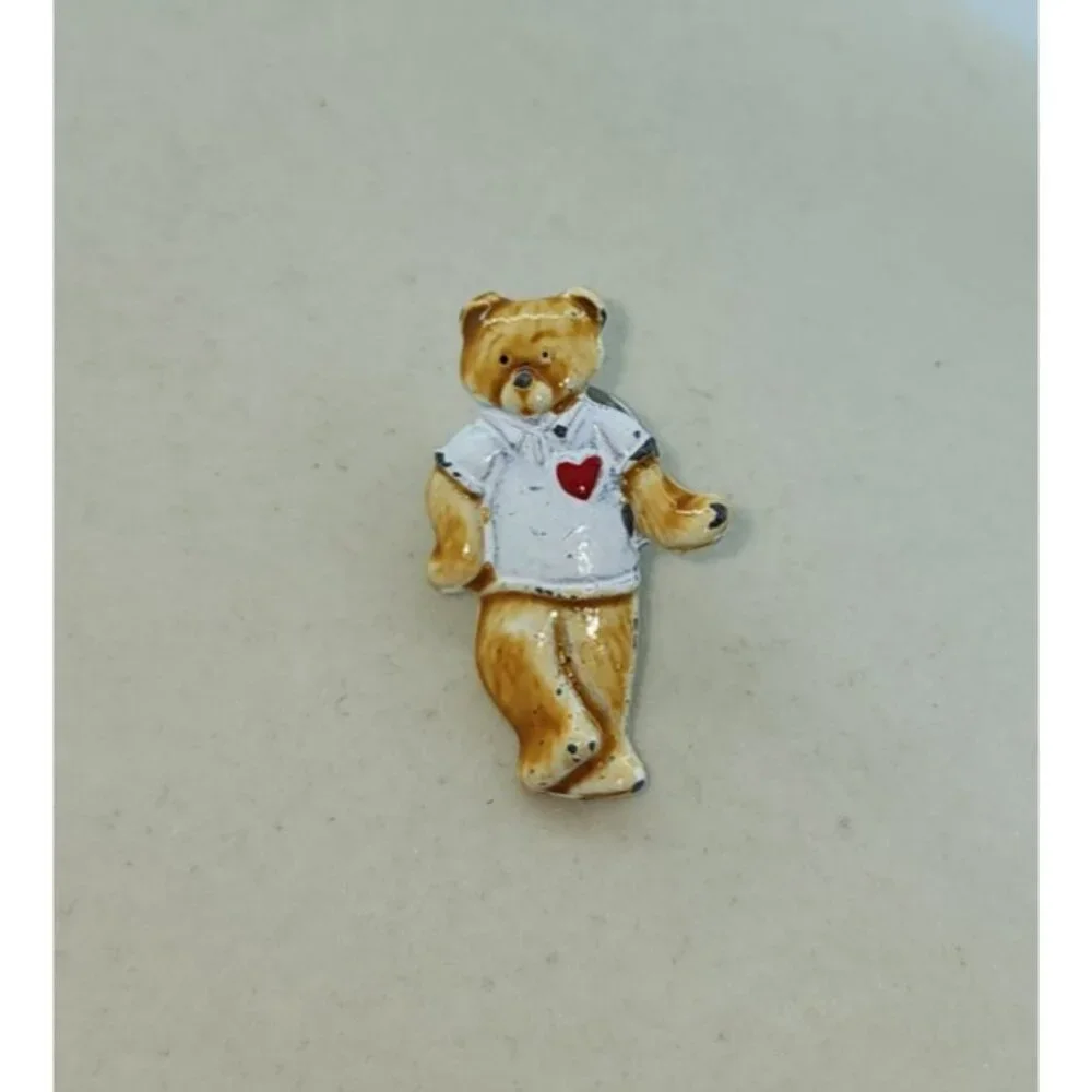 Vintage Unbranded Enamel on Metal Nurse Bear Pinback Brooch‎ 1